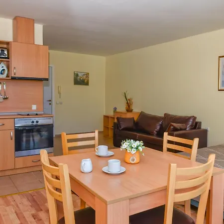 Apartment Deluxe In Crown And Imperial