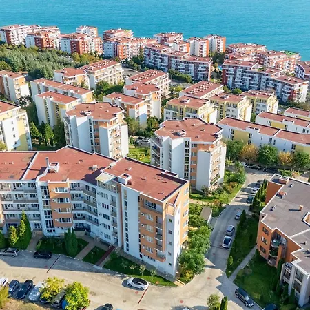 Deluxe In Crown And Imperial Apartment Burgas